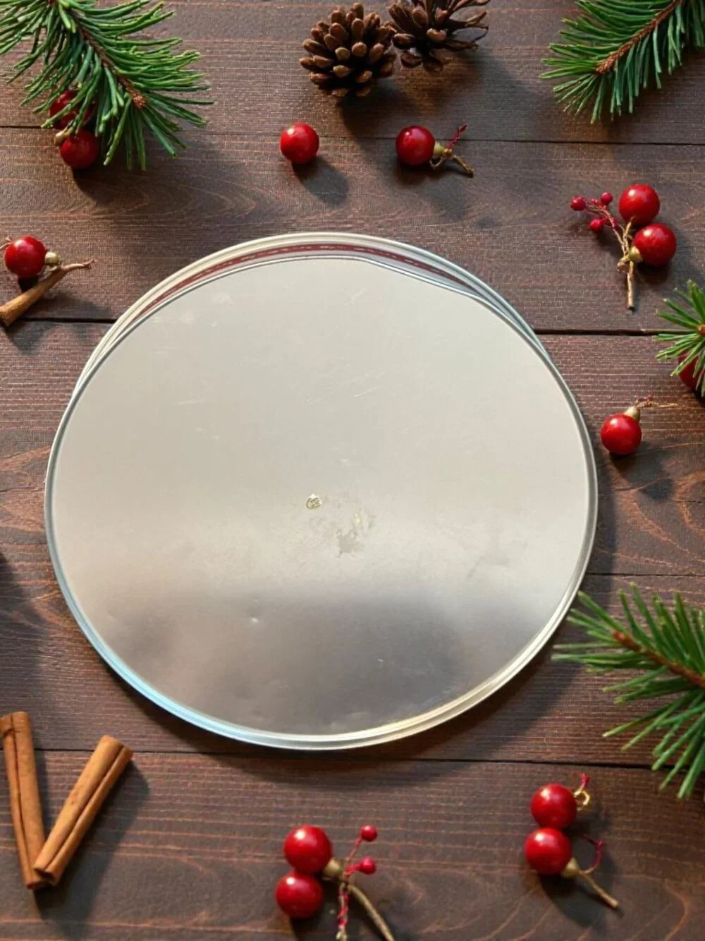 Holiday Tin Plates Set Of 4 Red & White Christmas Tree Design Tableware
